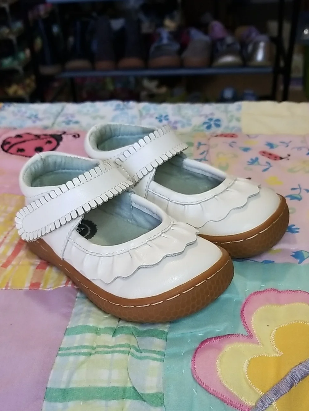 Livie & Luca White Leather Mary Jane Shoes with Ruffled Strap Size 4 Ruche